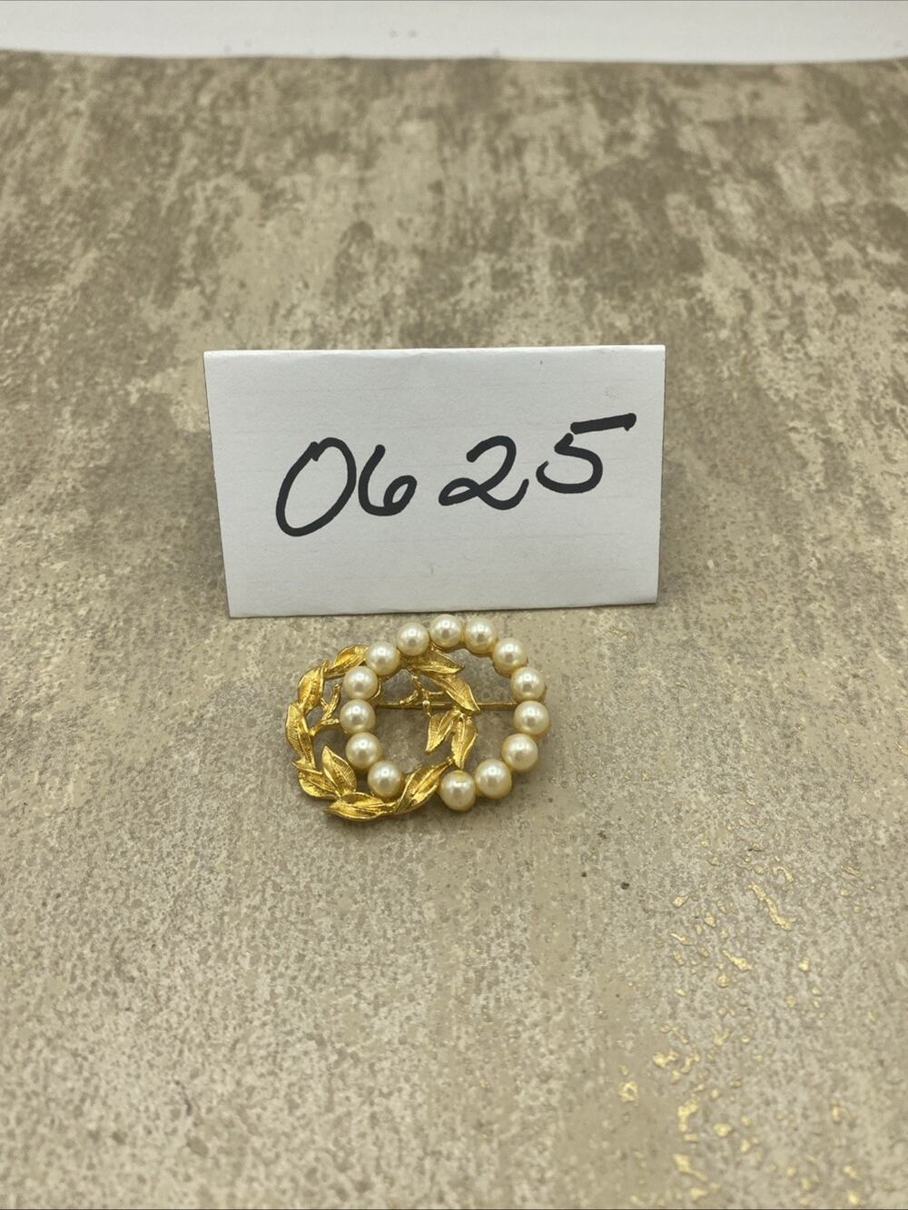 Vintage Richelieu White Faux Pearl & Laurel Wreath Interlocking Gold Brooch Pin
